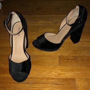 Nine West black suede heels